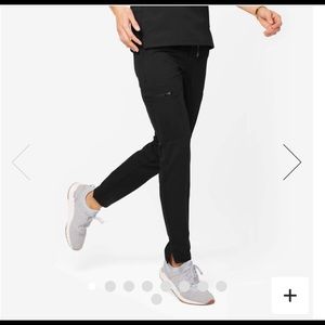 Skinny Scrub pant. Black color